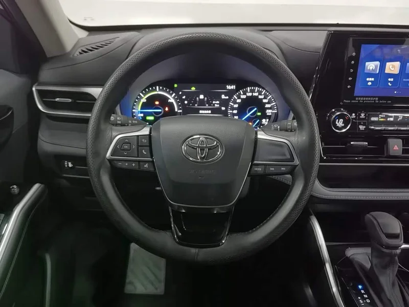 Toyota Highlander — фото 11