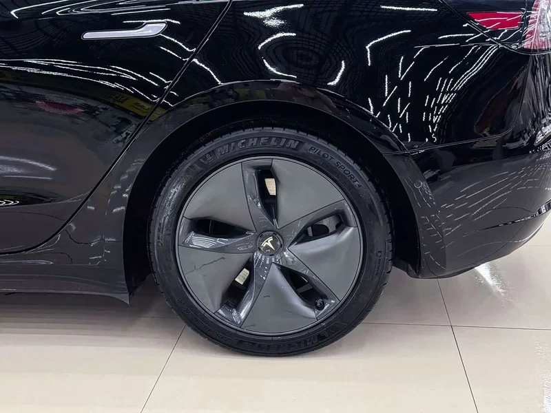 Tesla Model 3 — фото 16