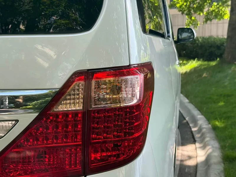 Toyota Alphard — фото 14