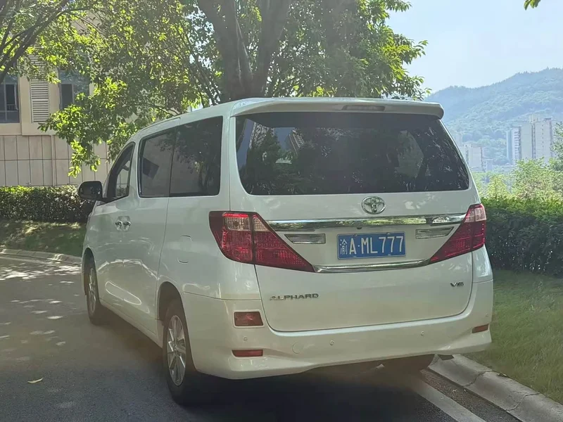 Toyota Alphard — фото 15