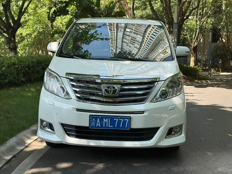 Toyota Alphard — фото 2