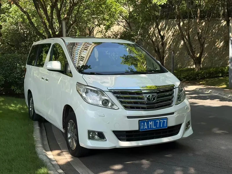 Toyota Alphard — фото 3