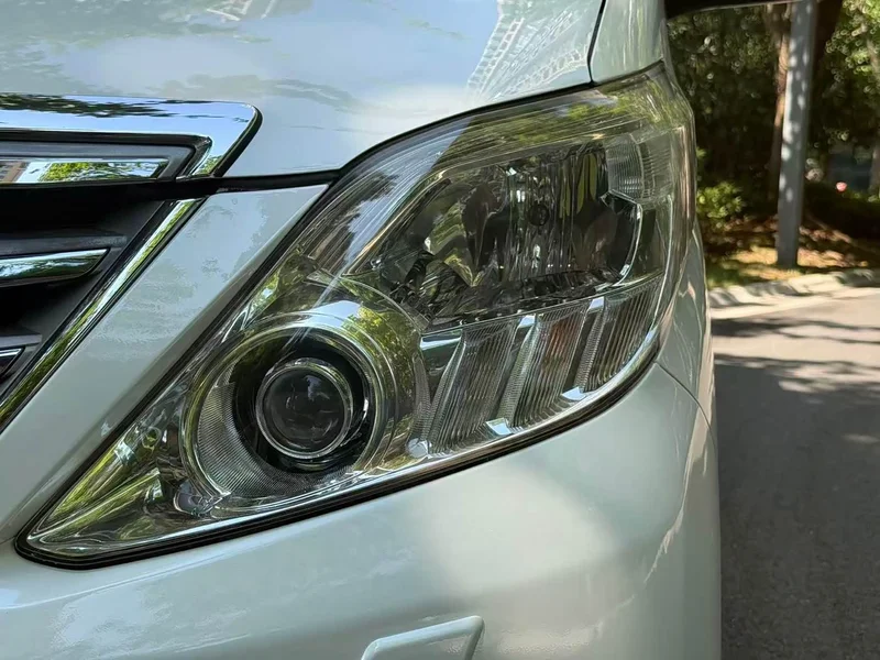 Toyota Alphard — фото 4