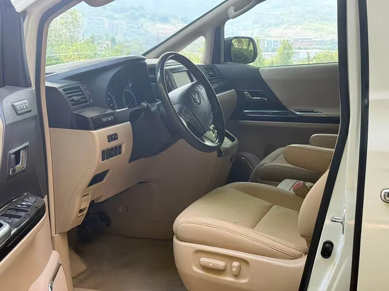 Toyota Alphard — фото 6