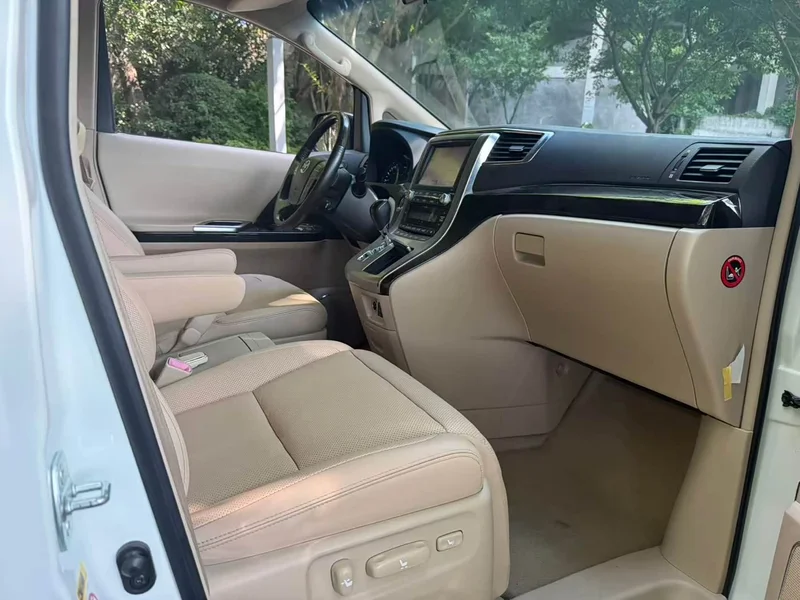 Toyota Alphard — фото 10