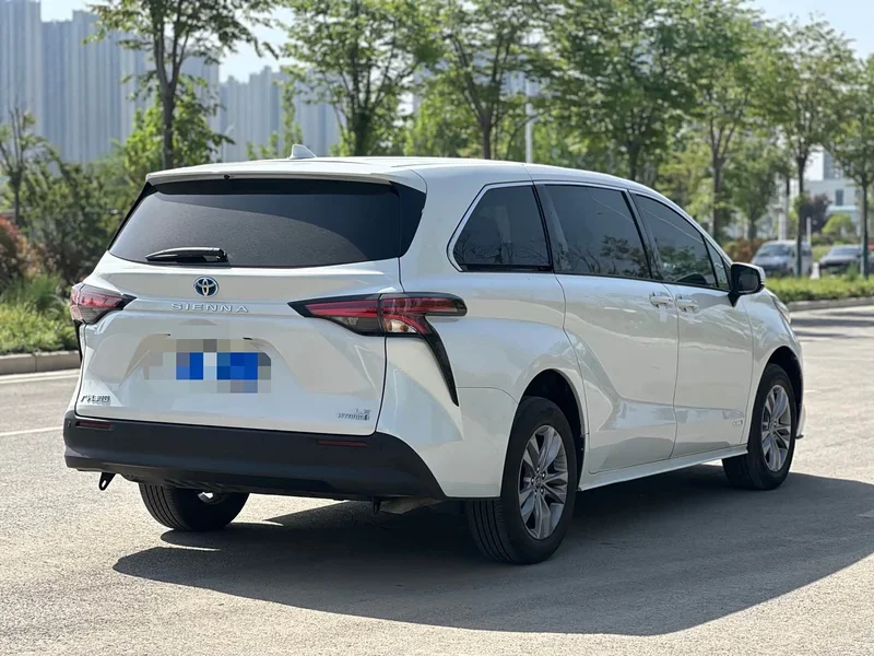 Toyota Sienna — фото 9