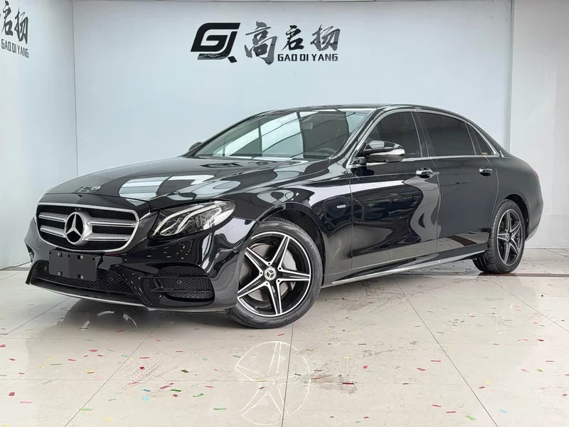 Mercedes-Benz E-Class — фото 1