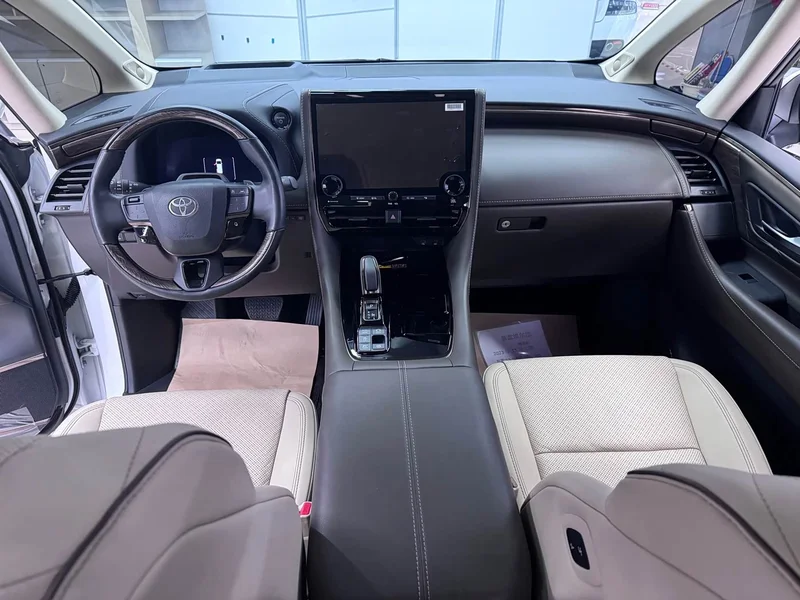 Toyota Alphard — фото 12
