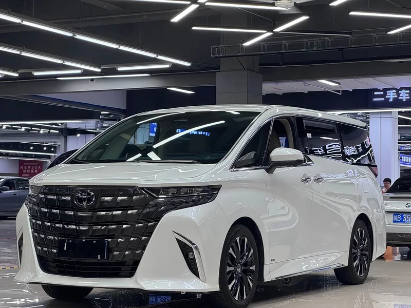 Toyota Alphard — фото 2