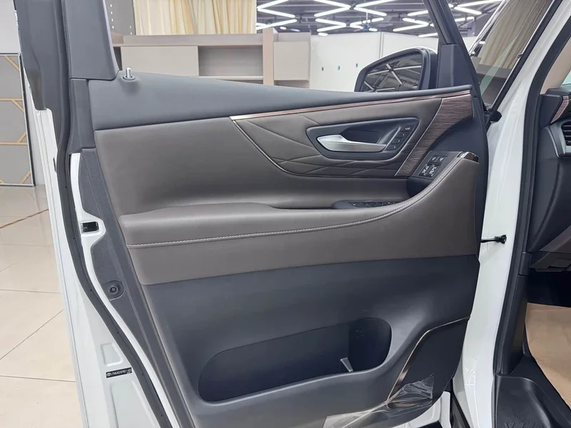 Toyota Alphard — фото 6