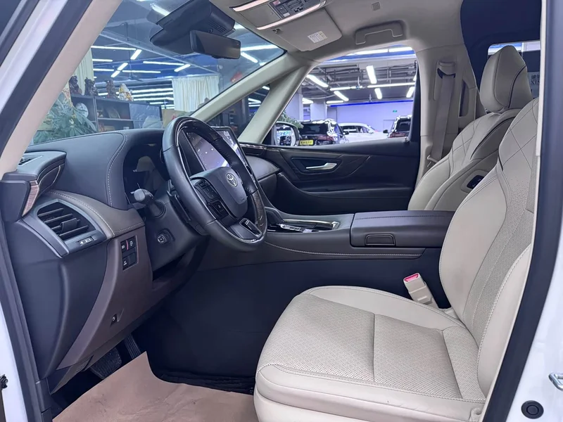 Toyota Alphard — фото 7