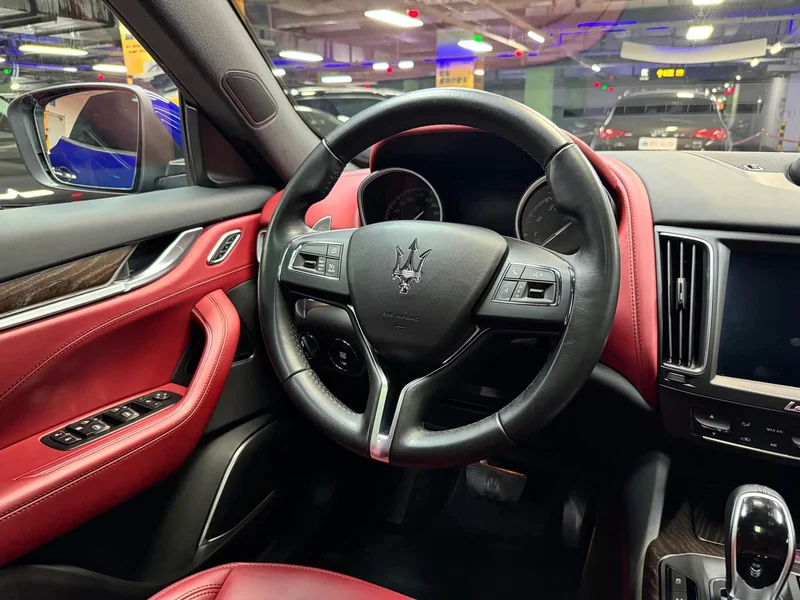 Maserati Levante — фото 27
