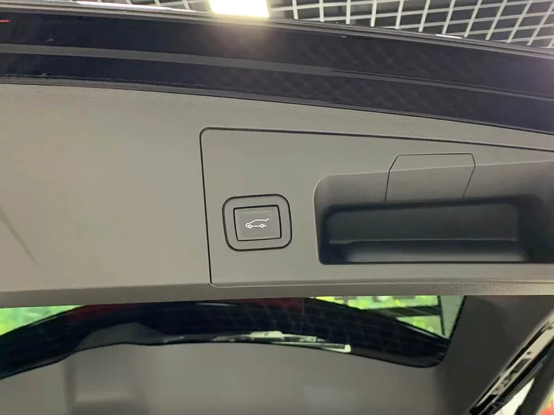 Cadillac XT5 — фото 13