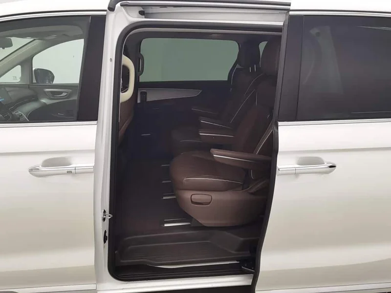 Roewe iMAX8 — фото 15