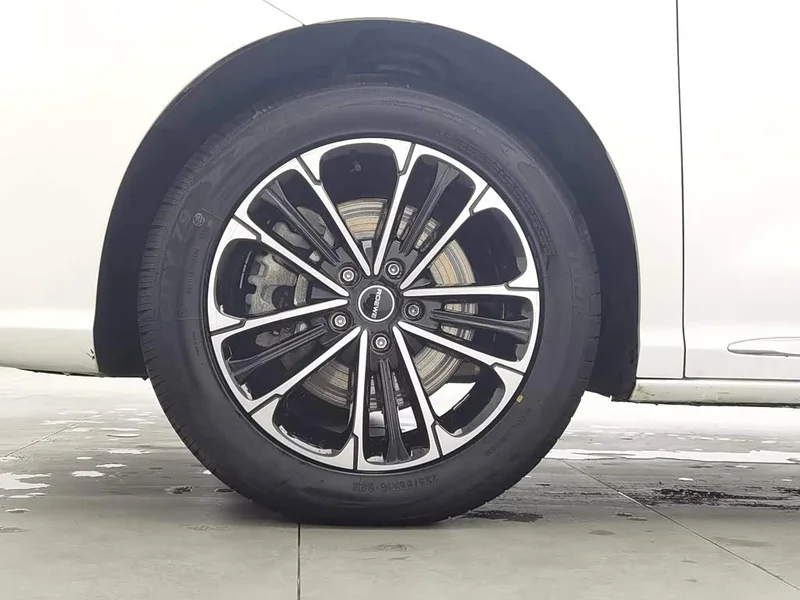 Roewe iMAX8 — фото 17