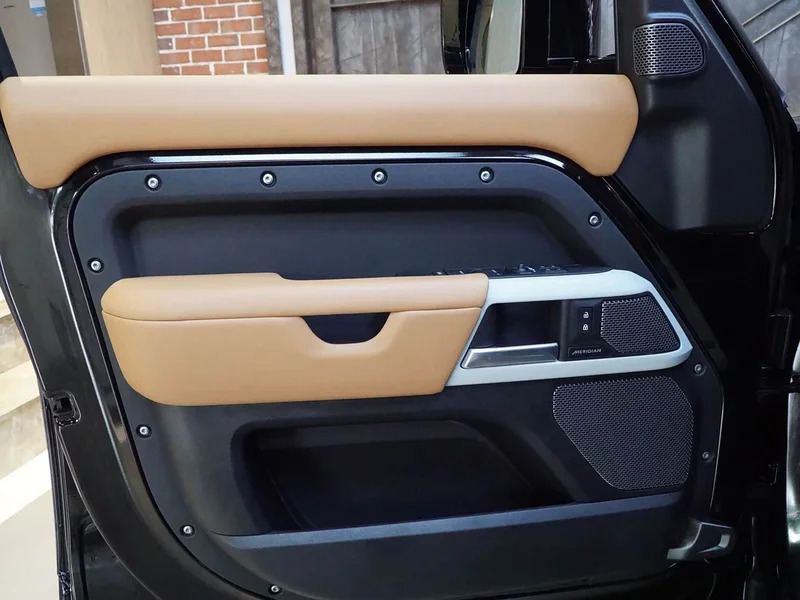 Land Rover Defender — фото 11