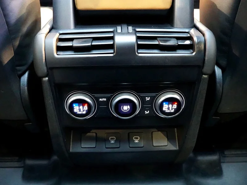 Land Rover Defender — фото 16