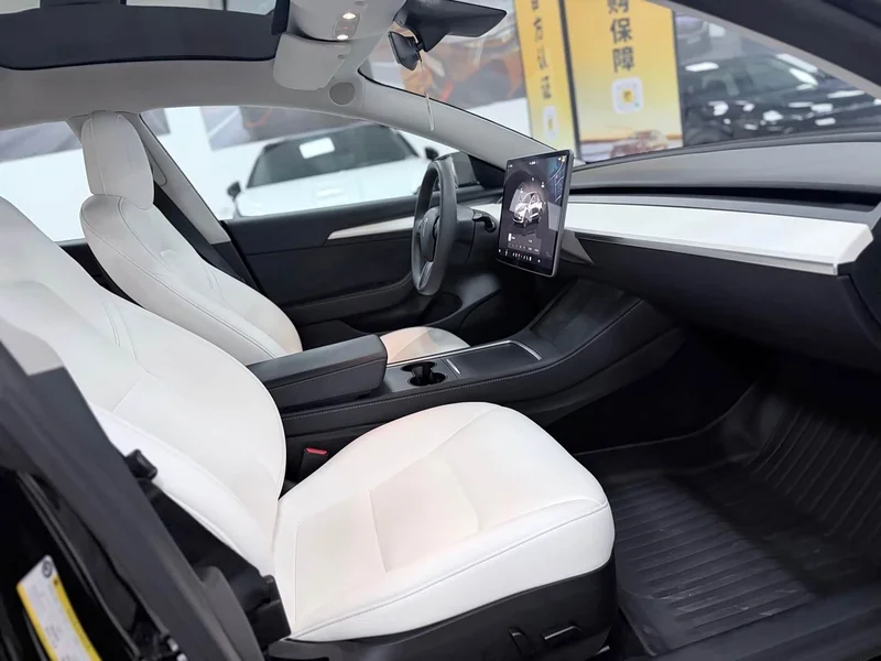 Tesla Model 3 — фото 12