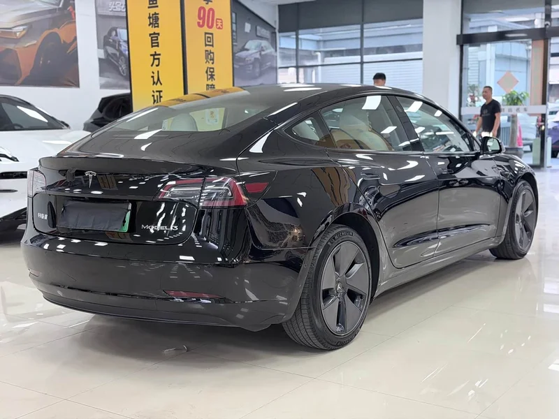 Tesla Model 3 — фото 4