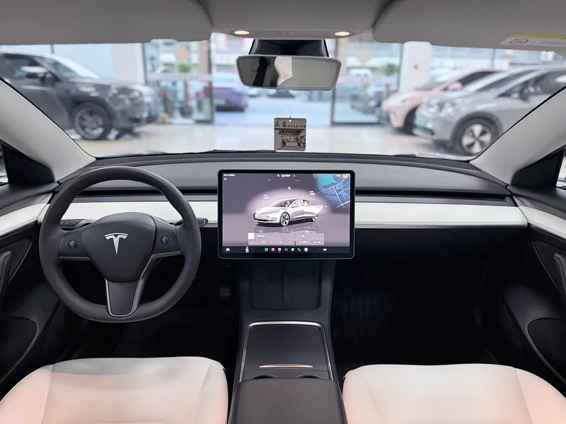 Tesla Model 3 — фото 9