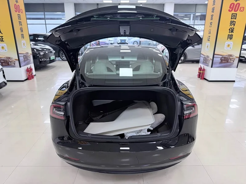 Tesla Model 3 — фото 10