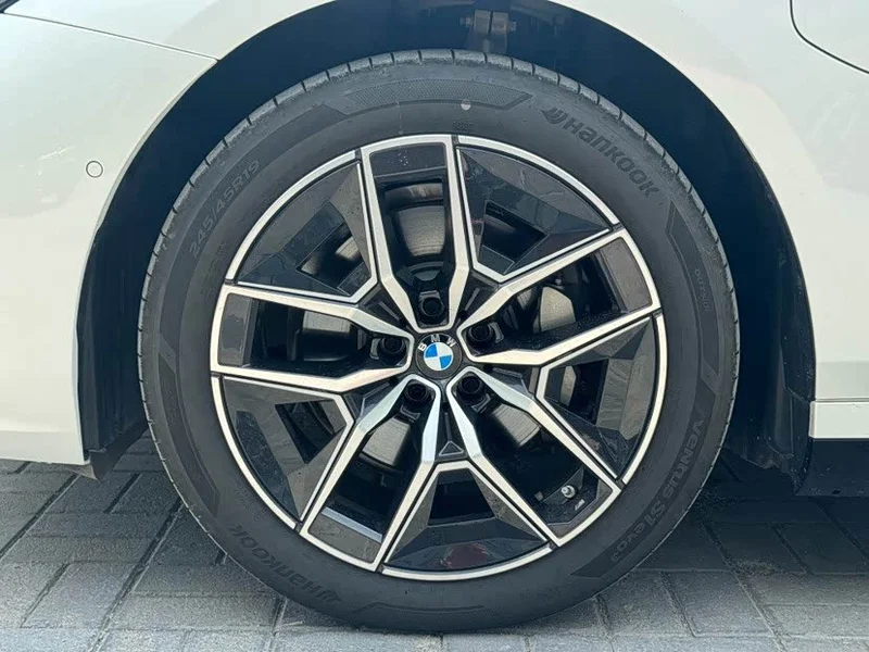 BMW i5 — фото 8