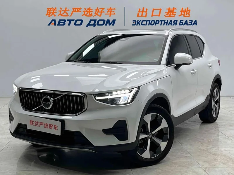 Volvo XC40 — фото 1