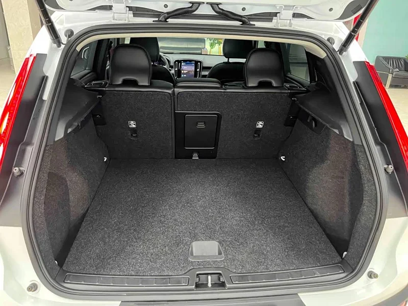 Volvo XC40 — фото 16