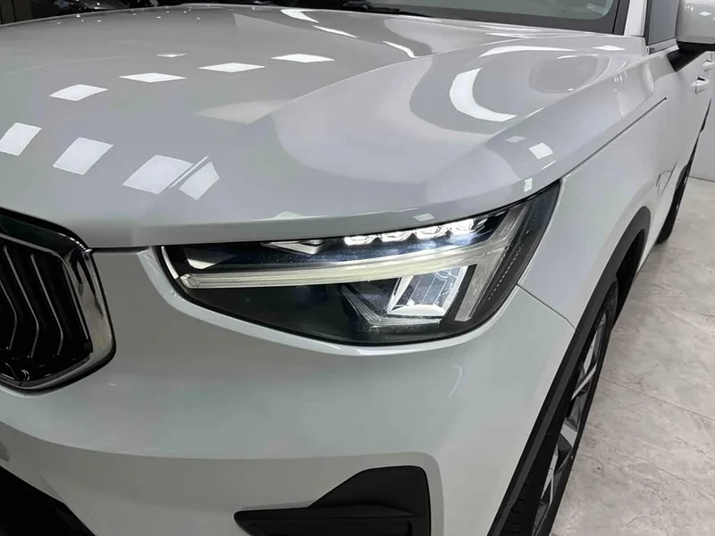 Volvo XC40 — фото 18