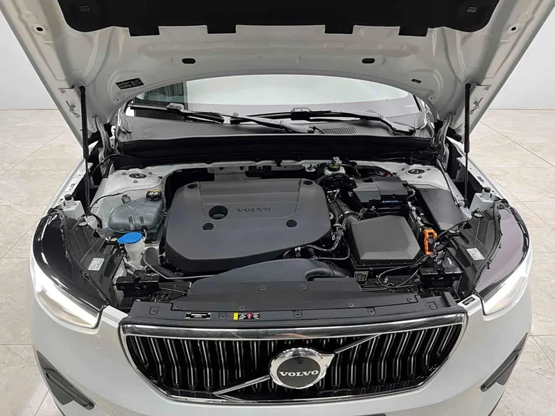 Volvo XC40 — фото 21