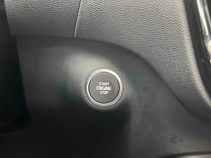 Volvo XC40 — фото 26