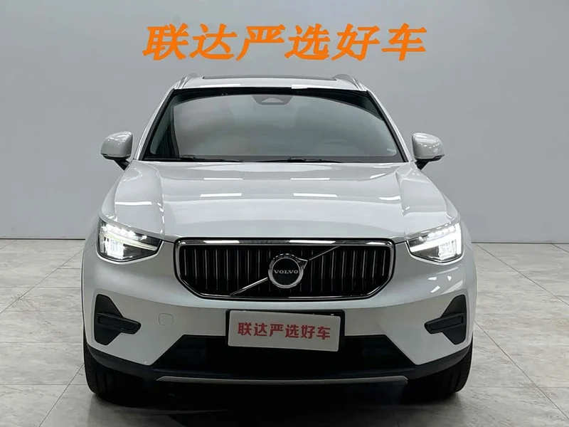 Volvo XC40 — фото 3