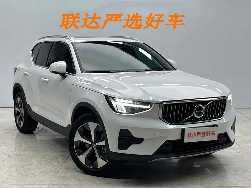 Volvo XC40 — фото 4