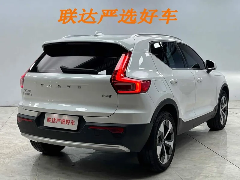 Volvo XC40 — фото 7