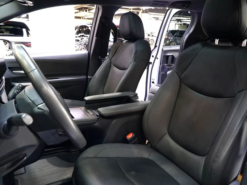 Toyota Sienna — фото 11