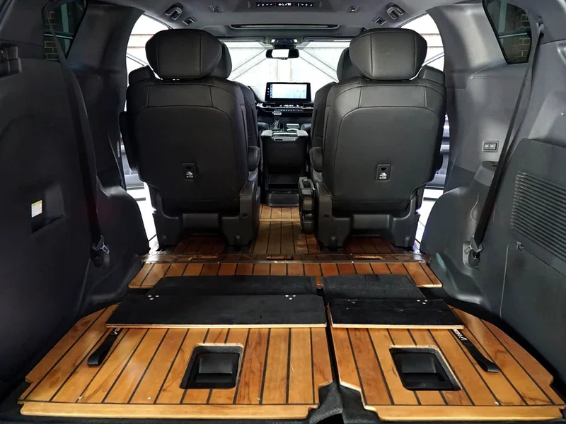 Toyota Sienna — фото 14
