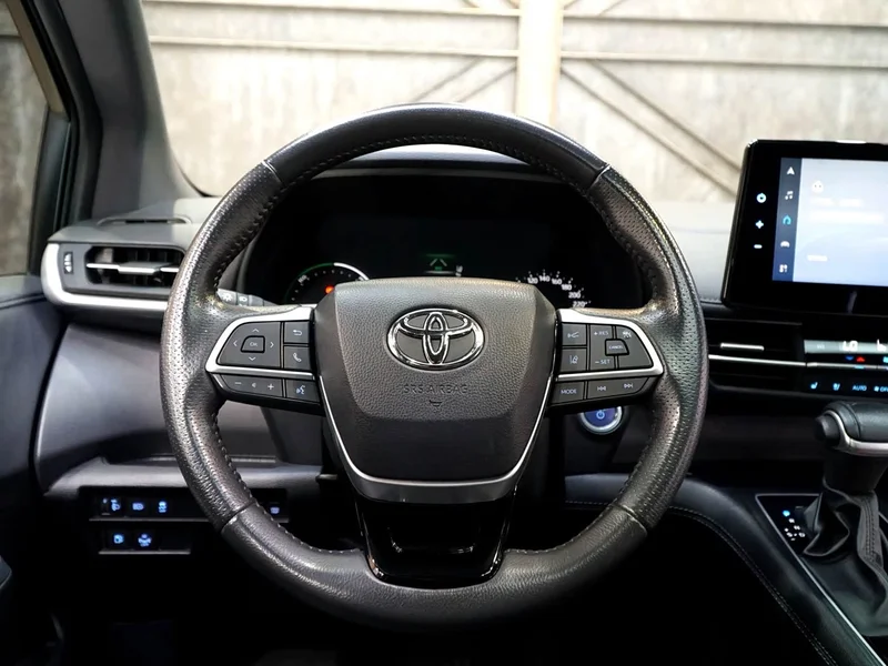 Toyota Sienna — фото 15