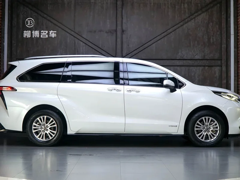 Toyota Sienna — фото 4