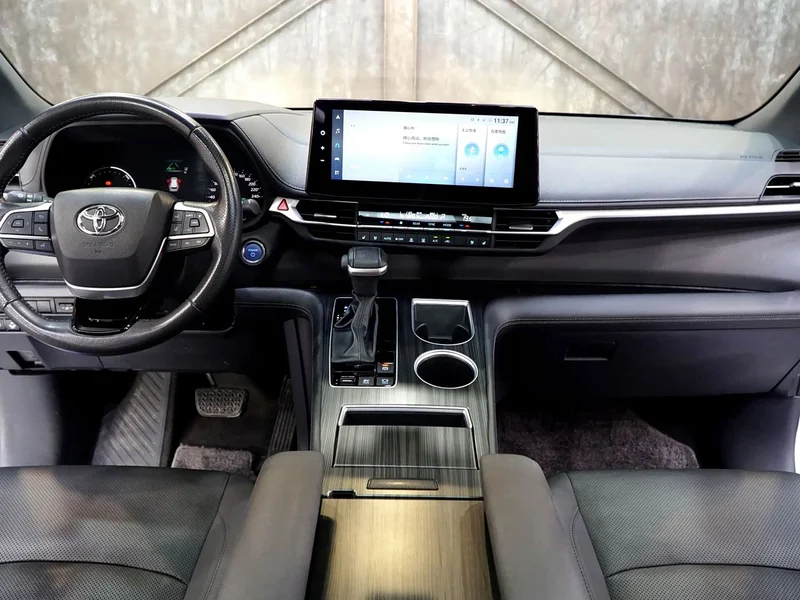 Toyota Sienna — фото 6