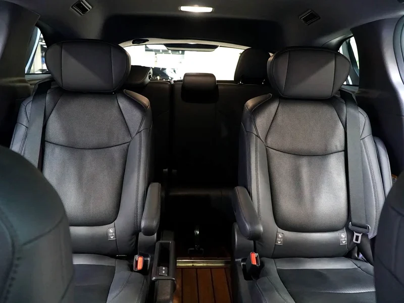 Toyota Sienna — фото 10