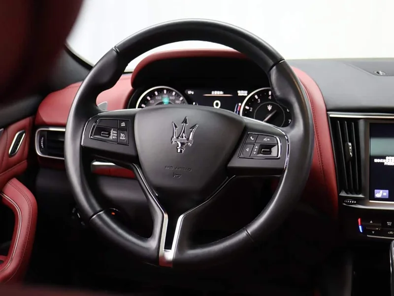 Maserati Levante — фото 12