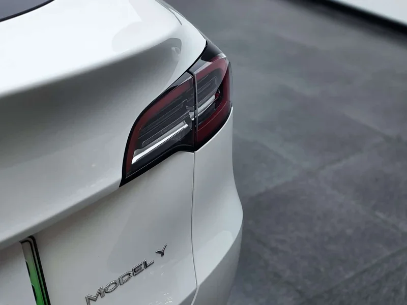 Tesla Model Y — фото 16
