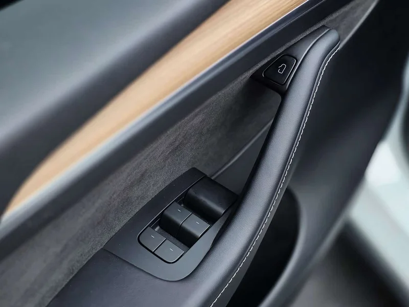 Tesla Model Y — фото 33