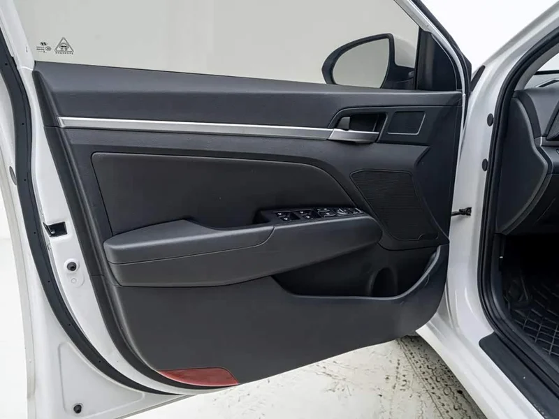 Hyundai Elantra Sport — фото 11