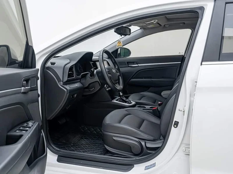 Hyundai Elantra Sport — фото 12