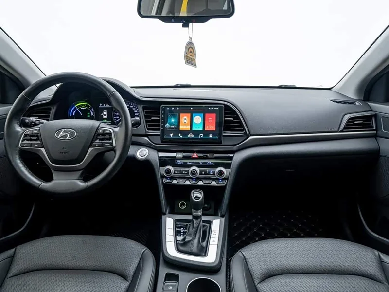 Hyundai Elantra Sport — фото 15