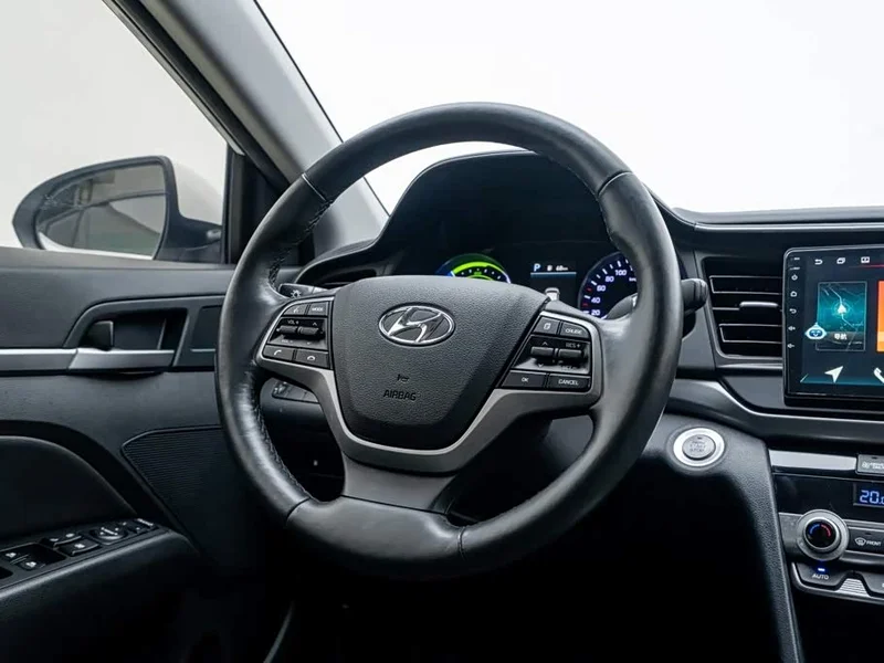 Hyundai Elantra Sport — фото 17
