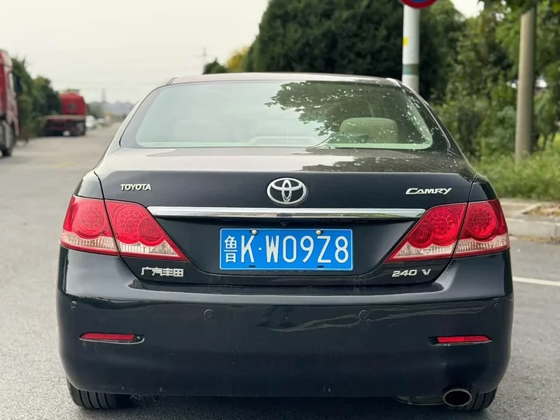 Toyota Camry — фото 5