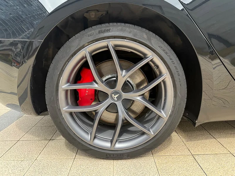 Tesla Model 3 — фото 11