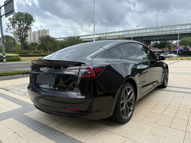 Tesla Model 3 — фото 12
